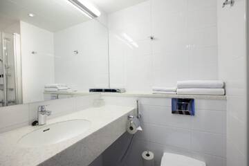 Фото номера Стандартный двухместный номер с 2 отдельными кроватями Отель Scandic Kuopio г. Куопио 5
