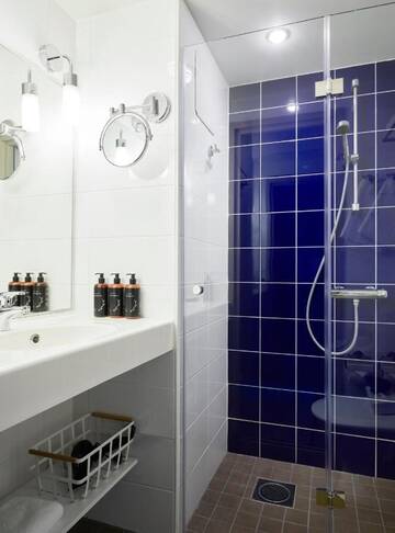 Фото номера Двухместный номер с 2 отдельными кроватями Отель Lapland Hotels Kuopio г. Куопио 3
