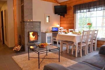 Фото номера Вилла с двумя спальнями и сауной. Курортные отели Rauhalahti Holiday Homes г. Куопио 13