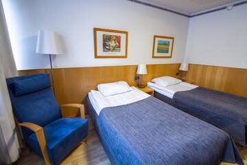 Фото номера Стандартный двухместный номер с 2 отдельными кроватями Отель Economy Hotel Savonia г. Куопио 3