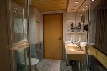 Фото номера Люкс с сауной Отель Economy Hotel Savonia г. Куопио 5