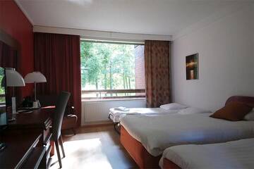 Фото номера Стандартный семейный номер (для 2 взрослых и 2 детей) Отель Finlandia Hotel Isovalkeinen г. Куопио 2