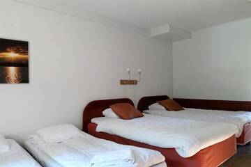 Фото номера Стандартный семейный номер (для 2 взрослых и 2 детей) Отель Finlandia Hotel Isovalkeinen г. Куопио 3